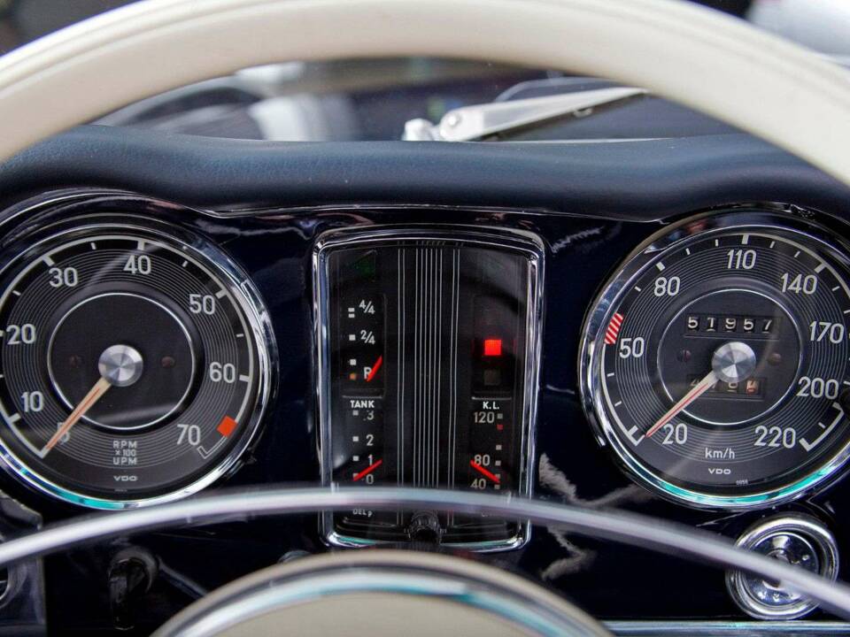 Afbeelding 17/20 van Mercedes-Benz 280 SL (1971)