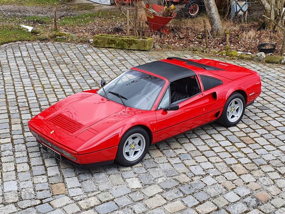 Image 11/19 de Ferrari 208 GTS Turbo (1988)