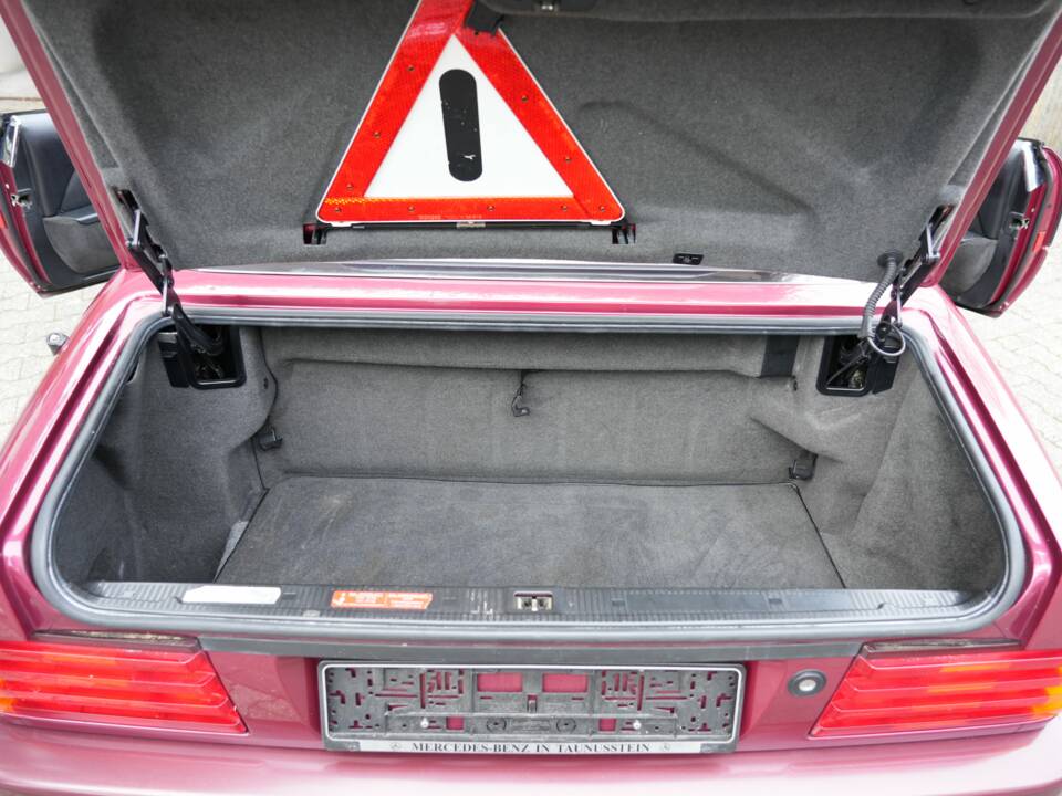 Image 90/95 of Mercedes-Benz 300 SL (1993)