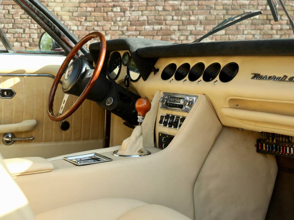 Image 33/50 of Maserati Indy 4700 (1971)