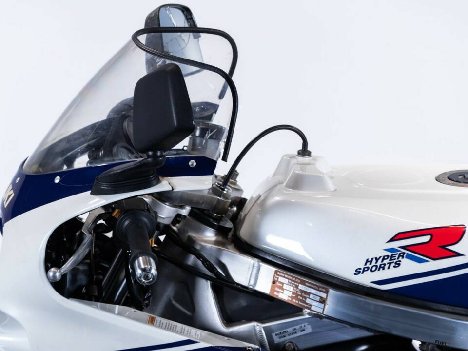 Bild 33/50 von Suzuki DUMMY (1988)