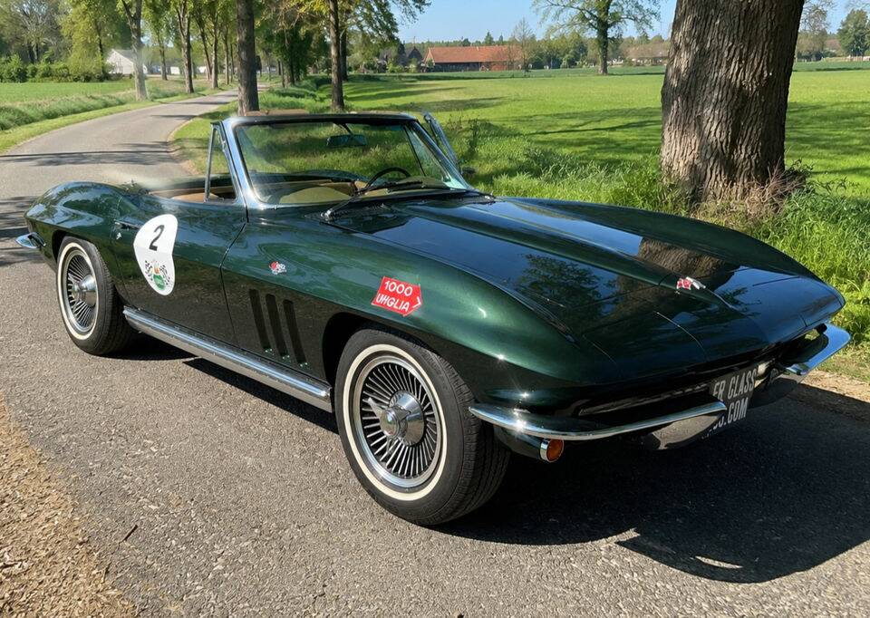 Obraz 1/8 pojazdu Chevrolet Corvette Sting Ray Convertible (1965)