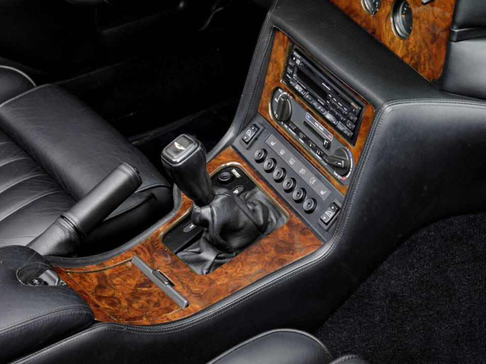 Immagine 13/17 di Aston Martin Virage Volante (1994)