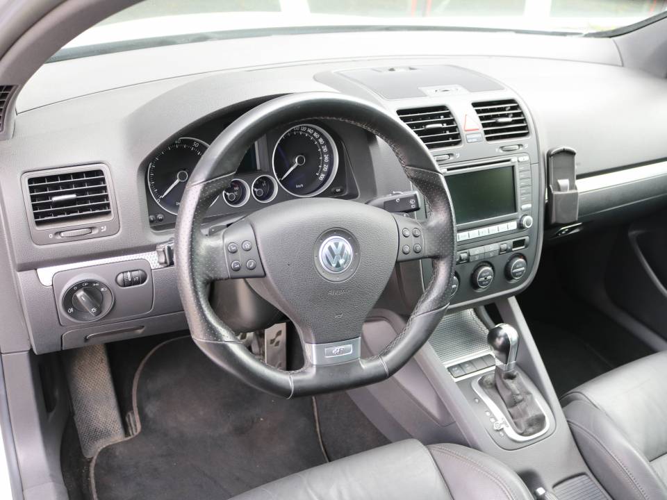 Afbeelding 25/45 van Volkswagen Golf V 3.2 R32 (2007)
