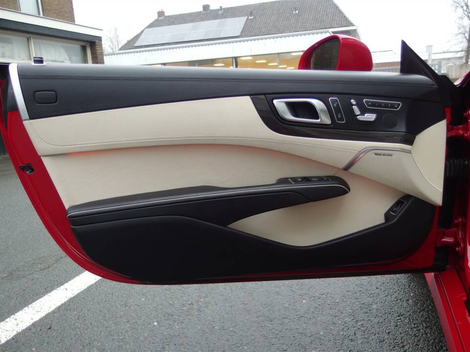 Image 42/99 of Mercedes-Benz SL 63 AMG (2012)