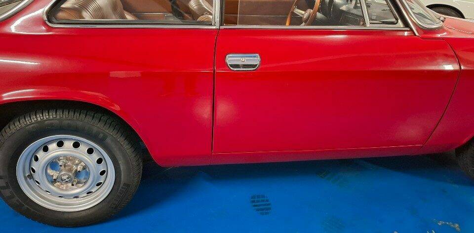 Bild 11/32 von Alfa Romeo Giulia GT 1300 Junior (1974)