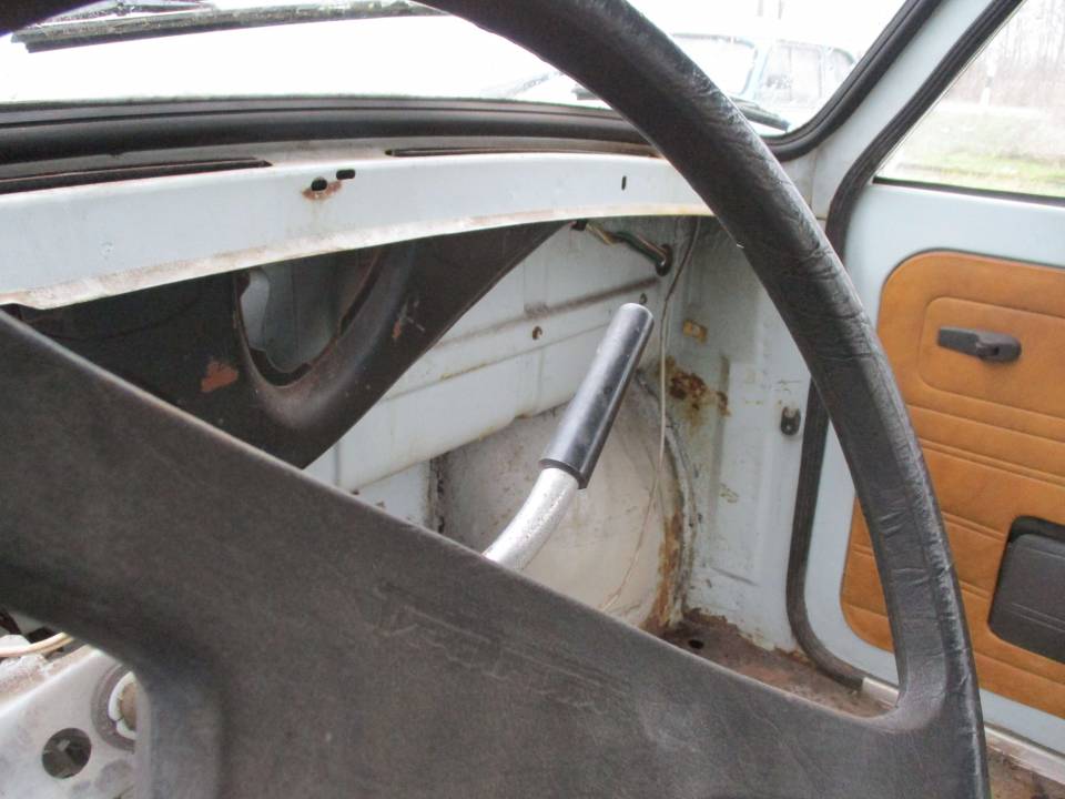 Image 19/39 of Trabant 601 (1990)