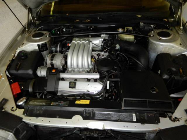 Image 7/24 of Cadillac Allanté (1987)