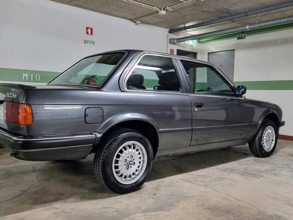 Image 37/100 of BMW 323i (1984)