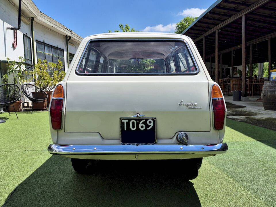 Image 13/63 of Ford Anglia (1965)