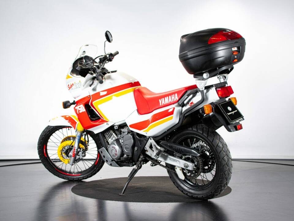 Image 2/35 de Yamaha XTZ 750 Super Ténéré (1989)