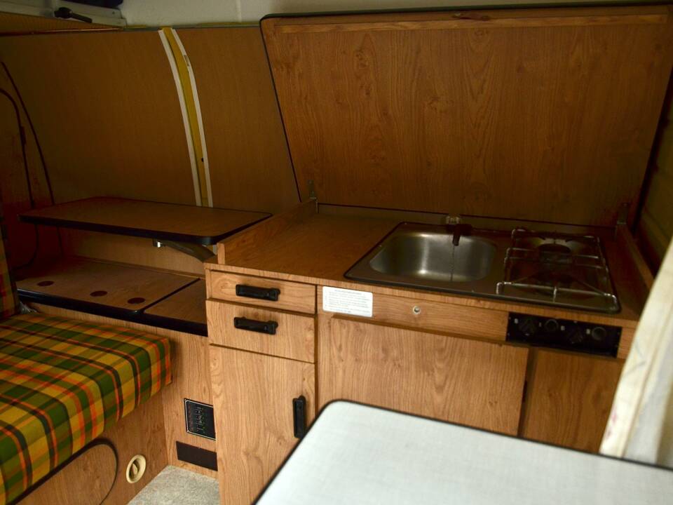 Image 18/18 of Volkswagen T2b panel van (1978)