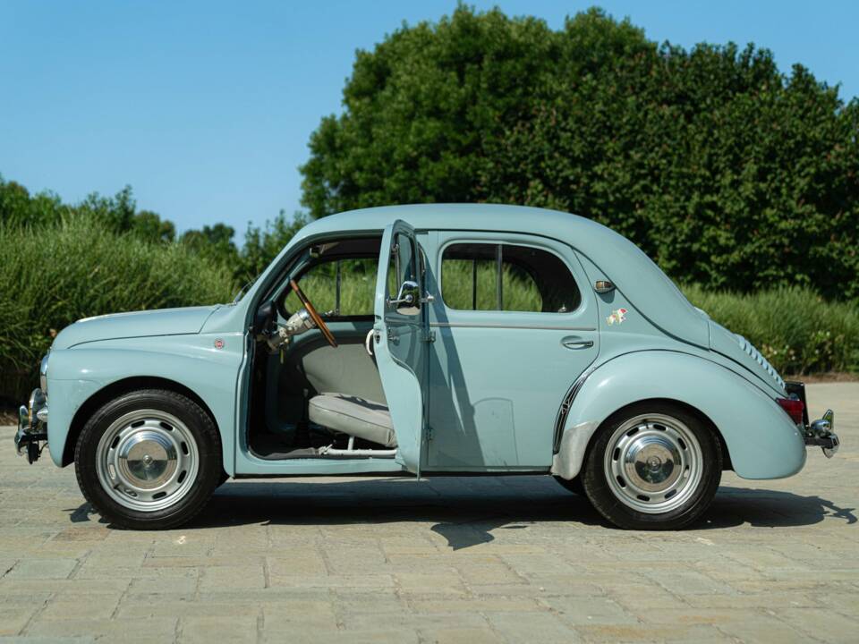 Image 14/50 of Renault 4 CV (1957)