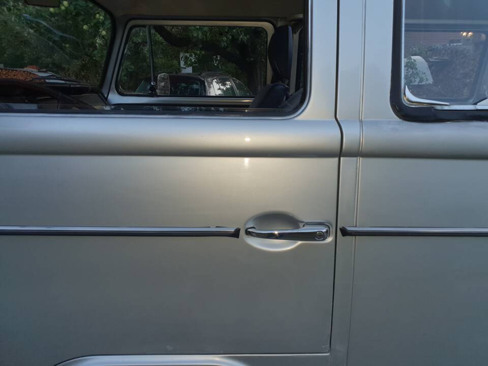 Afbeelding 11/46 van Volkswagen T2b Kombi (1979)