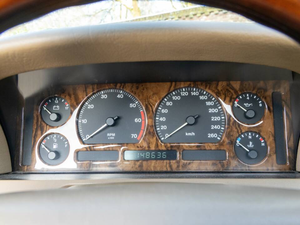 Image 30/50 of Jaguar XJ 6 4.0 Sovereign (1995)