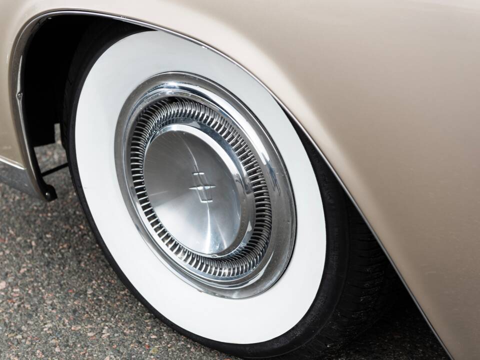Bild 62/100 von Lincoln Continental Convertible (1965)
