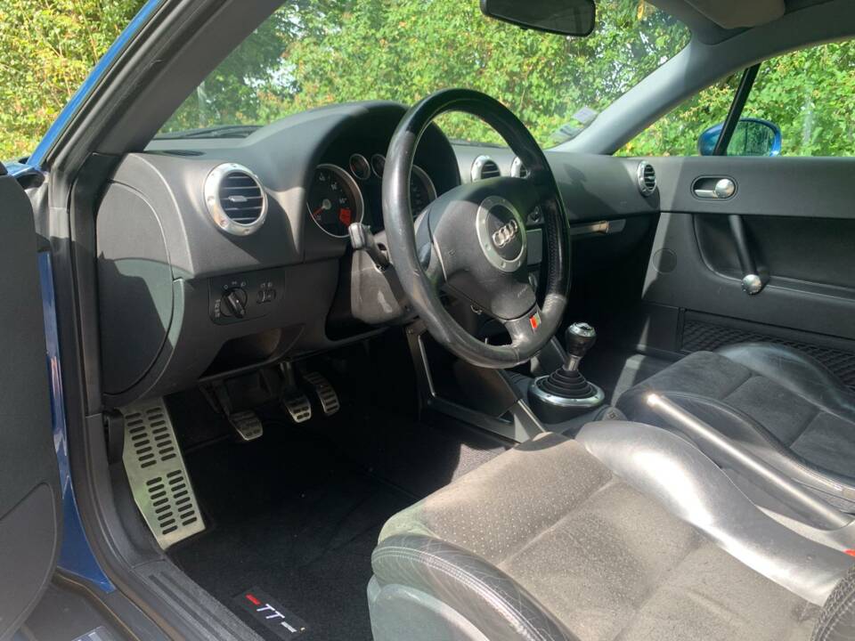 Image 21/72 of Audi TT 1.8 T (2000)