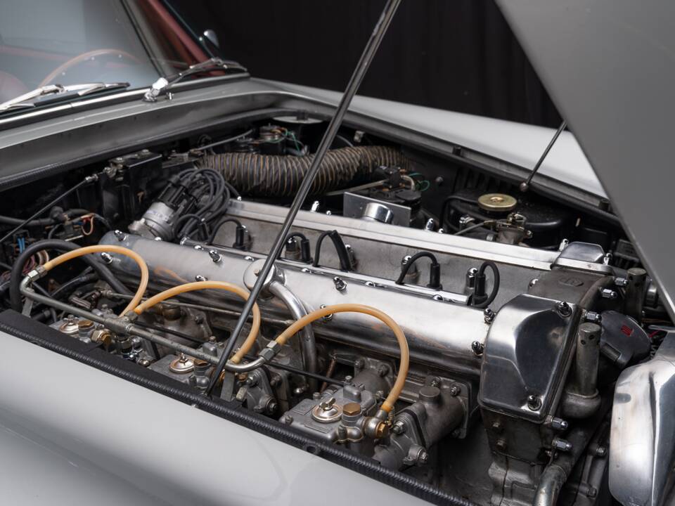 Bild 32/36 von Aston Martin DB 6 Vantage (1966)