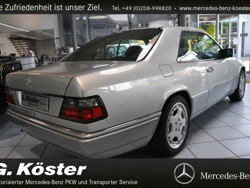 Image 5/12 of Mercedes-Benz E 200 (1995)