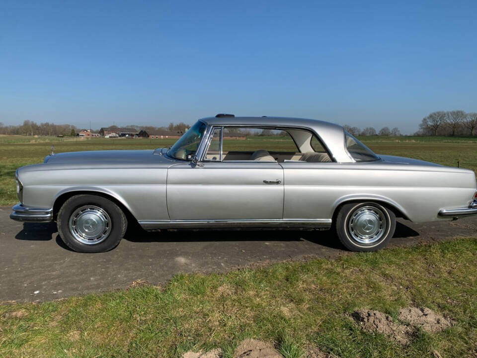 Bild 2/6 von Mercedes-Benz 220 SE b (1962)
