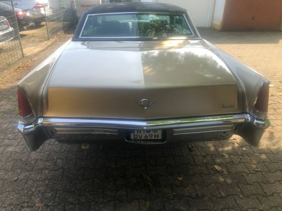 Image 4/5 of Cadillac Sedan DeVille (1969)
