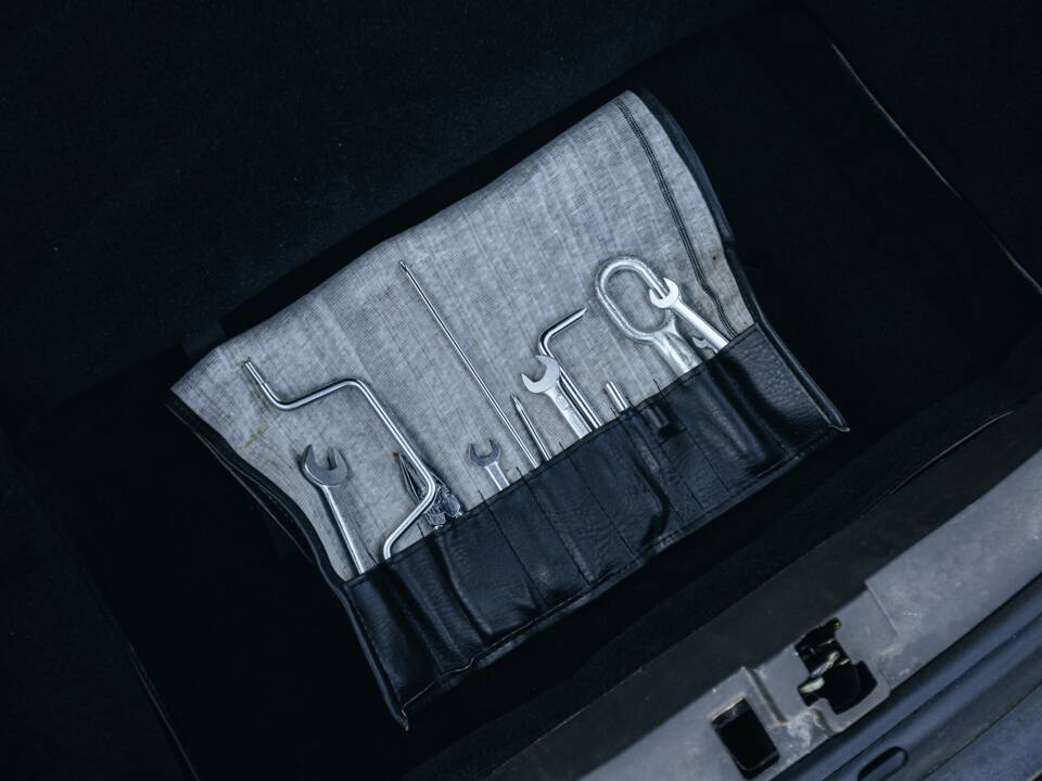 Bild 39/39 von Porsche 911 Carrera 4 (1993)