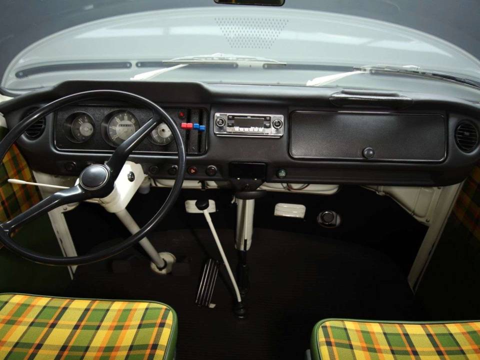 Immagine 16/30 di Volkswagen T2a Kombi (1969)