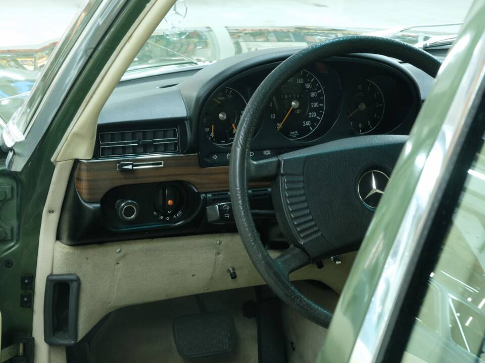 Image 24/50 de Mercedes-Benz 450 SEL 6,9 (1975)