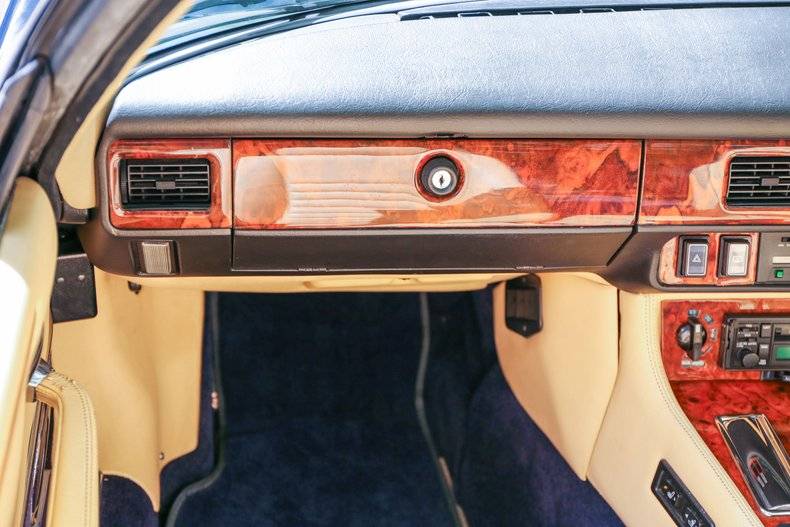 Image 24/50 de Jaguar XJS 5.3 V12 (1990)