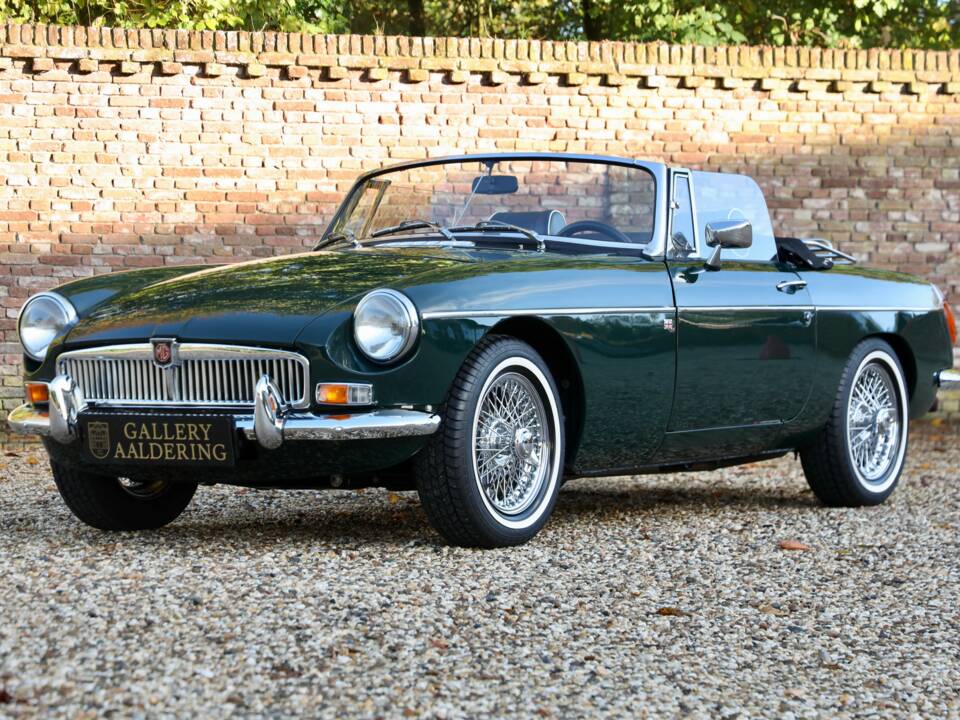 Image 1/50 of MG MGB (1974)