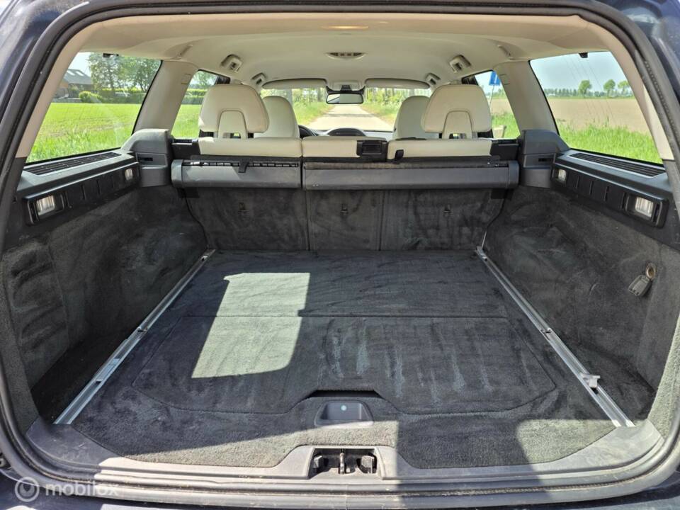 Image 10/44 of Volvo V 70 2.0 T5 (2012)
