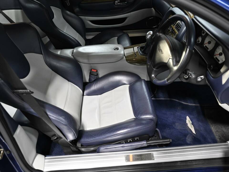 Image 20/50 of Aston Martin DB 7 GT (2004)