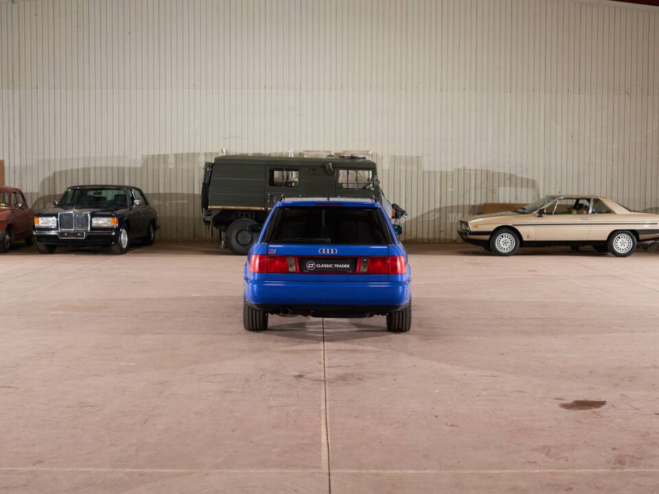 Image 17/113 of Audi S6 Plus Avant (1996)