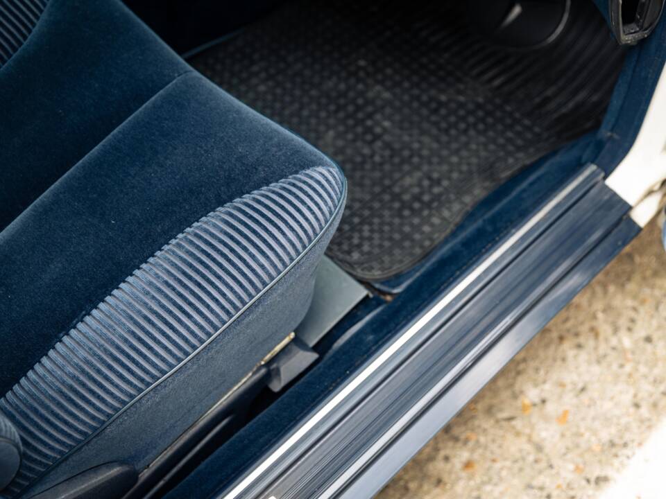 Image 50/50 of Mercedes-Benz 500 SEL (1984)