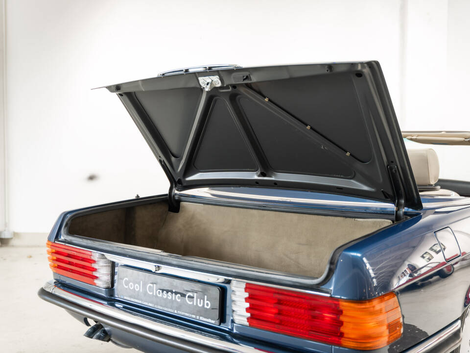Image 34/40 of Mercedes-Benz 300 SL (1987)