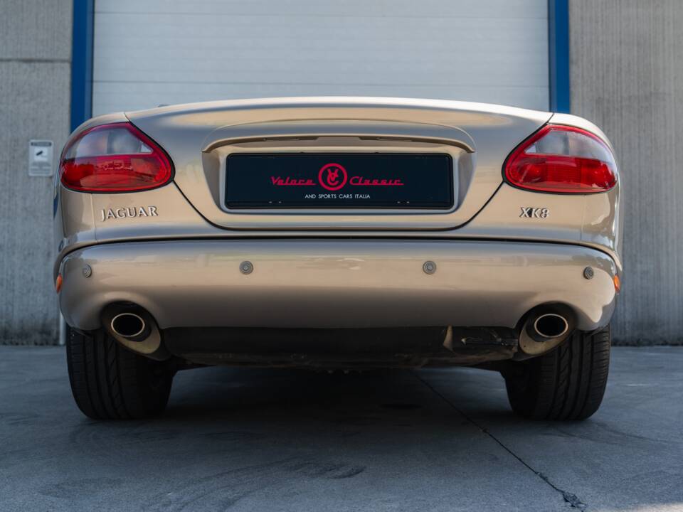 Image 15/91 de Jaguar XK8 4.0 (2000)