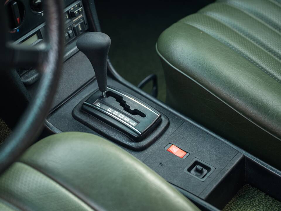 Image 32/53 de Mercedes-Benz 200 T (1982)