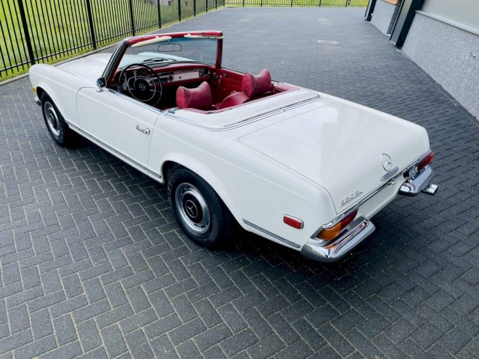 Image 34/37 of Mercedes-Benz 280 SL (1970)