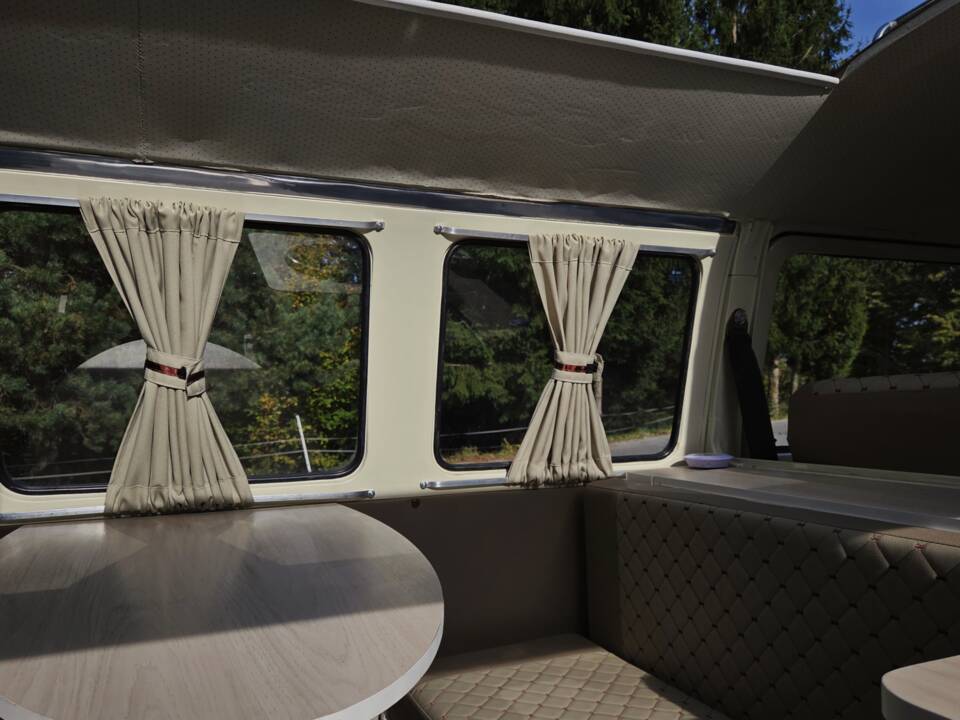 Image 15/30 of Volkswagen T2 Brasil Camper (1982)