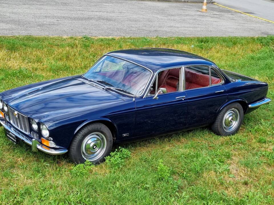 Immagine 4/29 di Jaguar XJ 6 4.2 (1972)