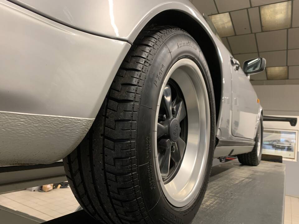 Image 57/132 of Porsche 911 Speedster 3.2 (1989)