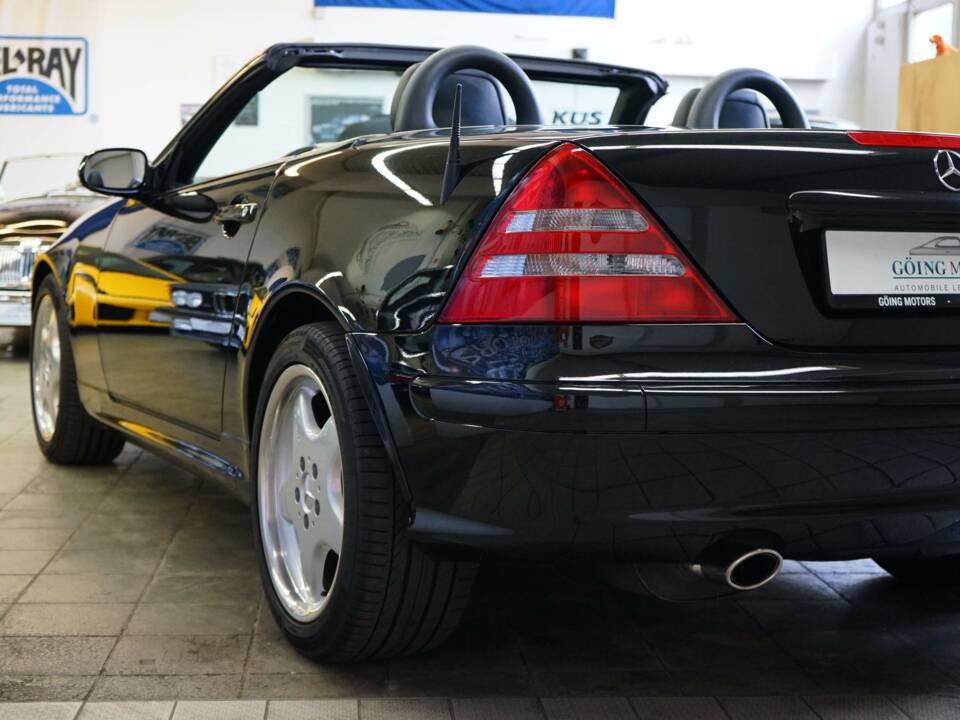 Image 11/33 de Mercedes-Benz SLK 320 (2000)