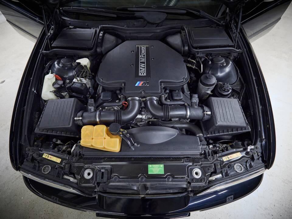 Image 82/99 of BMW M5 (2000)