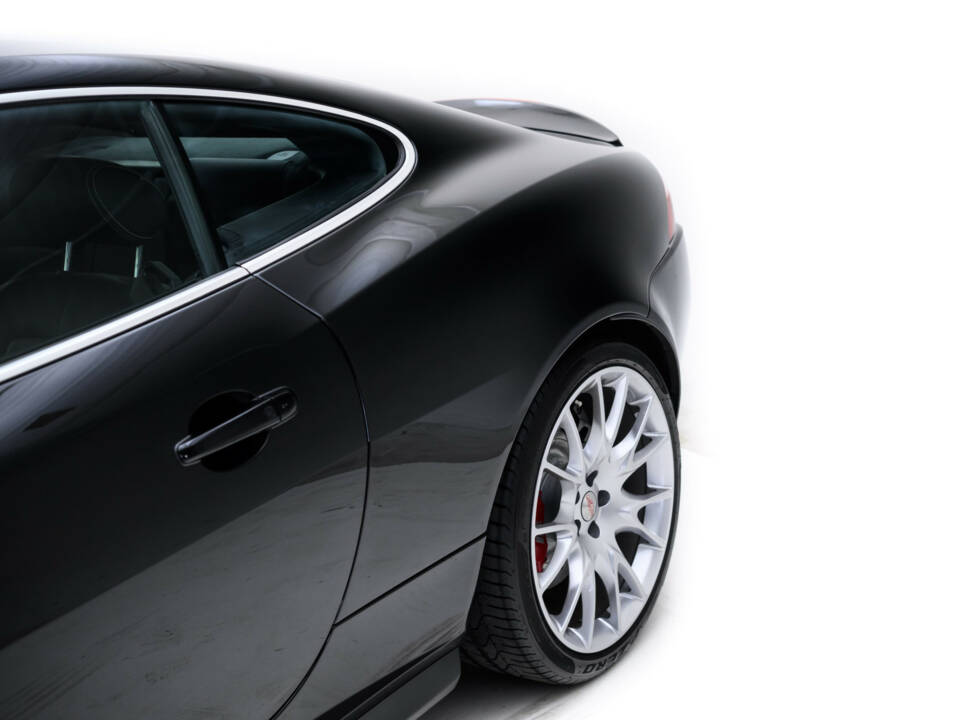 Image 35/37 of Jaguar XKR (2008)
