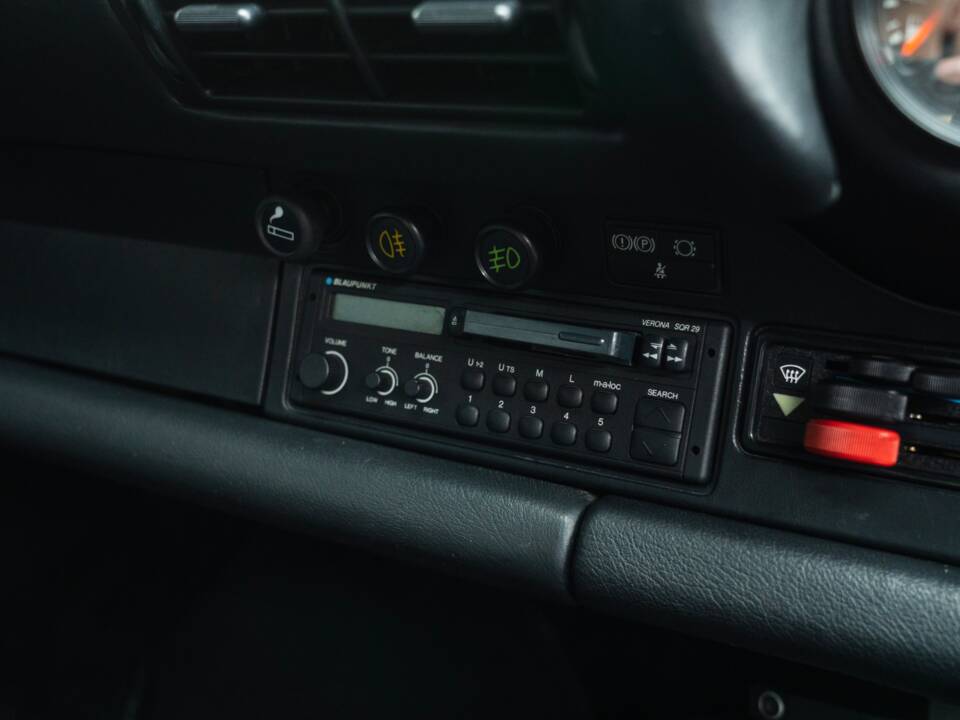 Image 34/67 of Porsche 911 Turbo 3.3 (1987)