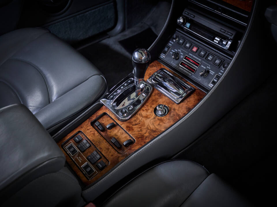 Image 41/77 of Bentley Azure (2001)