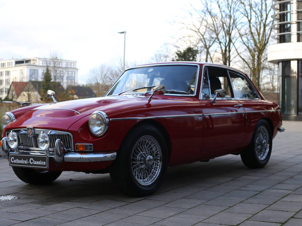 Image 48/67 of MG MGC GT (1969)