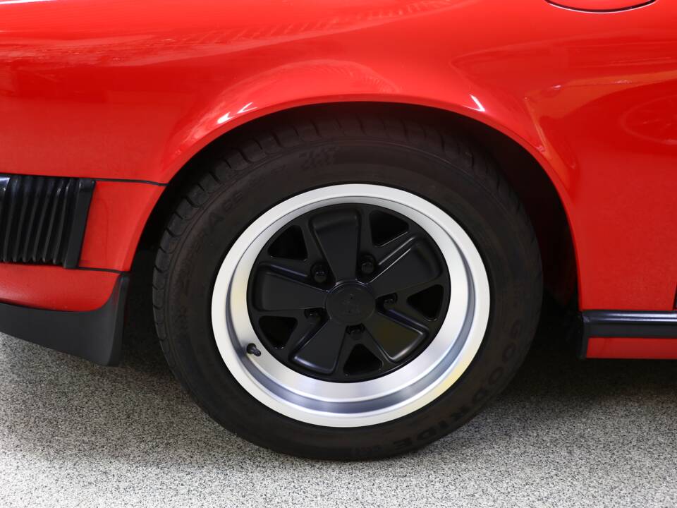 Image 17/47 of Porsche 911 Carrera 3.2 (1989)