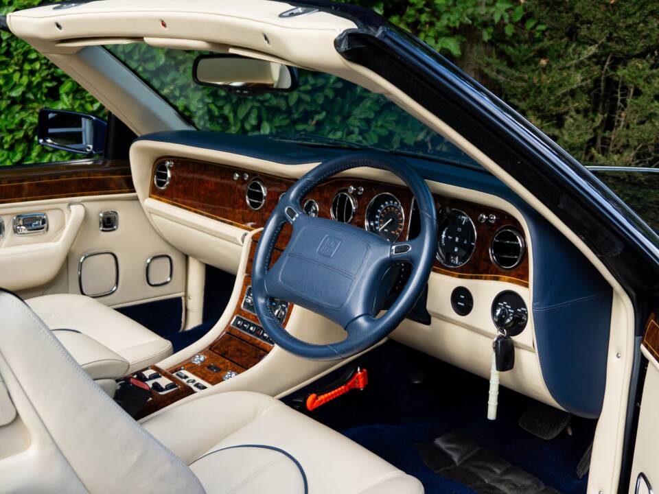 Bild 42/50 von Rolls-Royce Corniche V (2001)