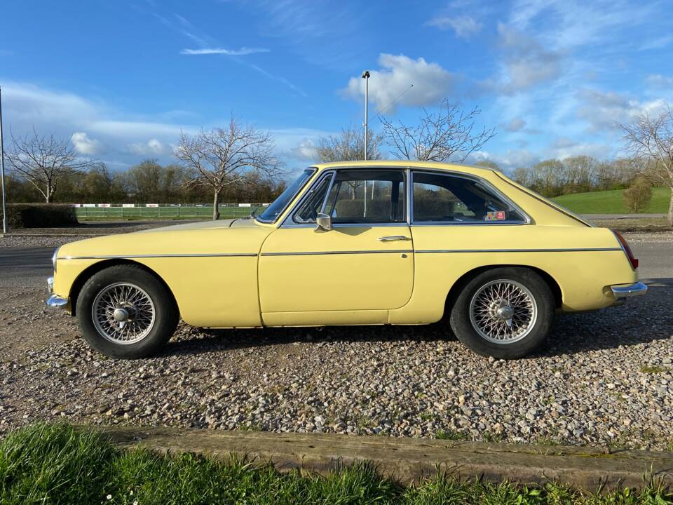 Image 7/20 of MG MGB GT (1967)